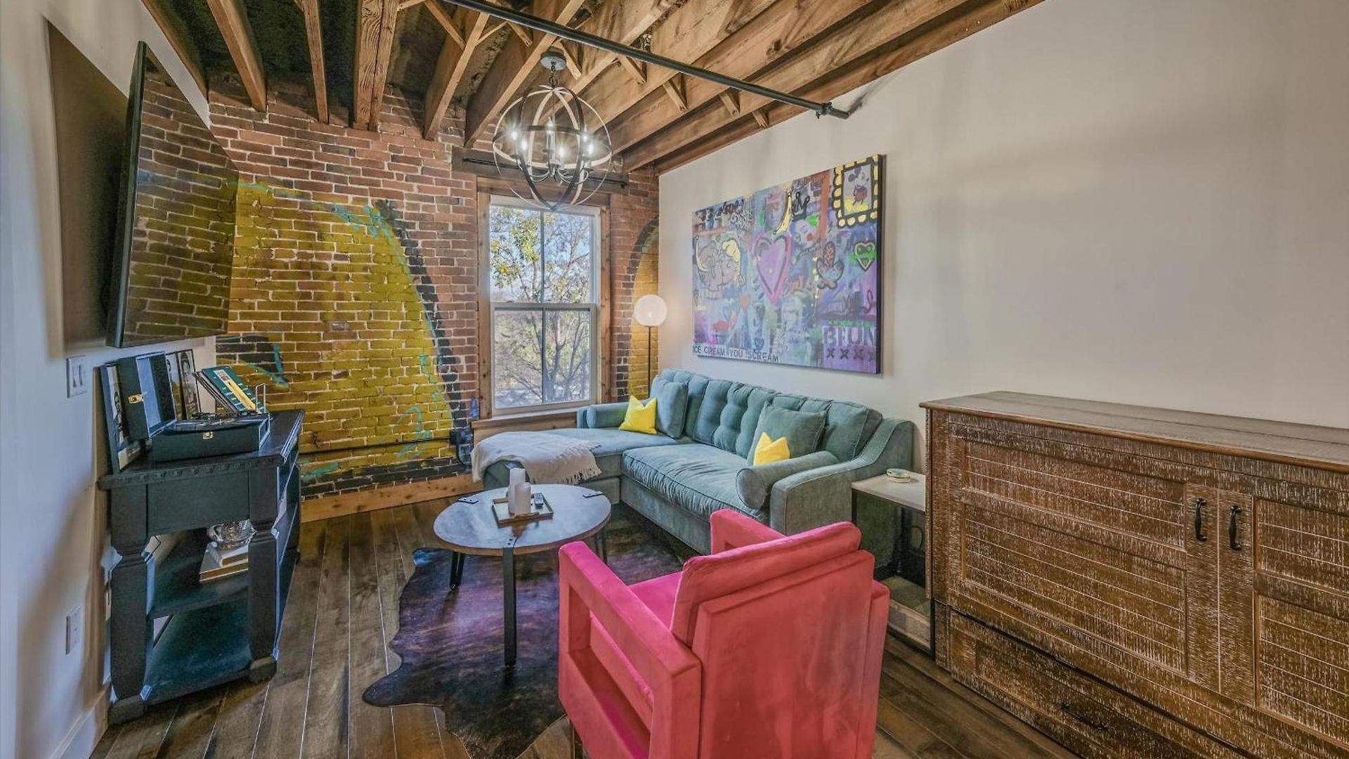 Luxe Loft With Speakeasy Parking And 2 Mi To Broadway