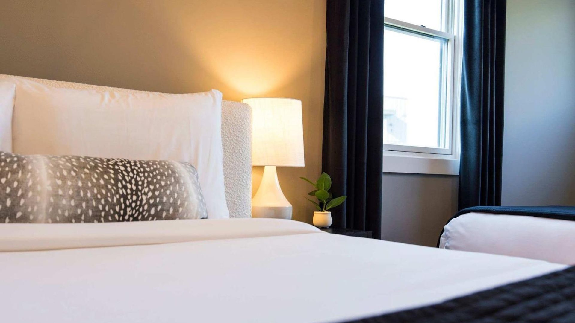 Modern Stunner 5 Min To Dt Hot Tub Rooftop Views * Nashville