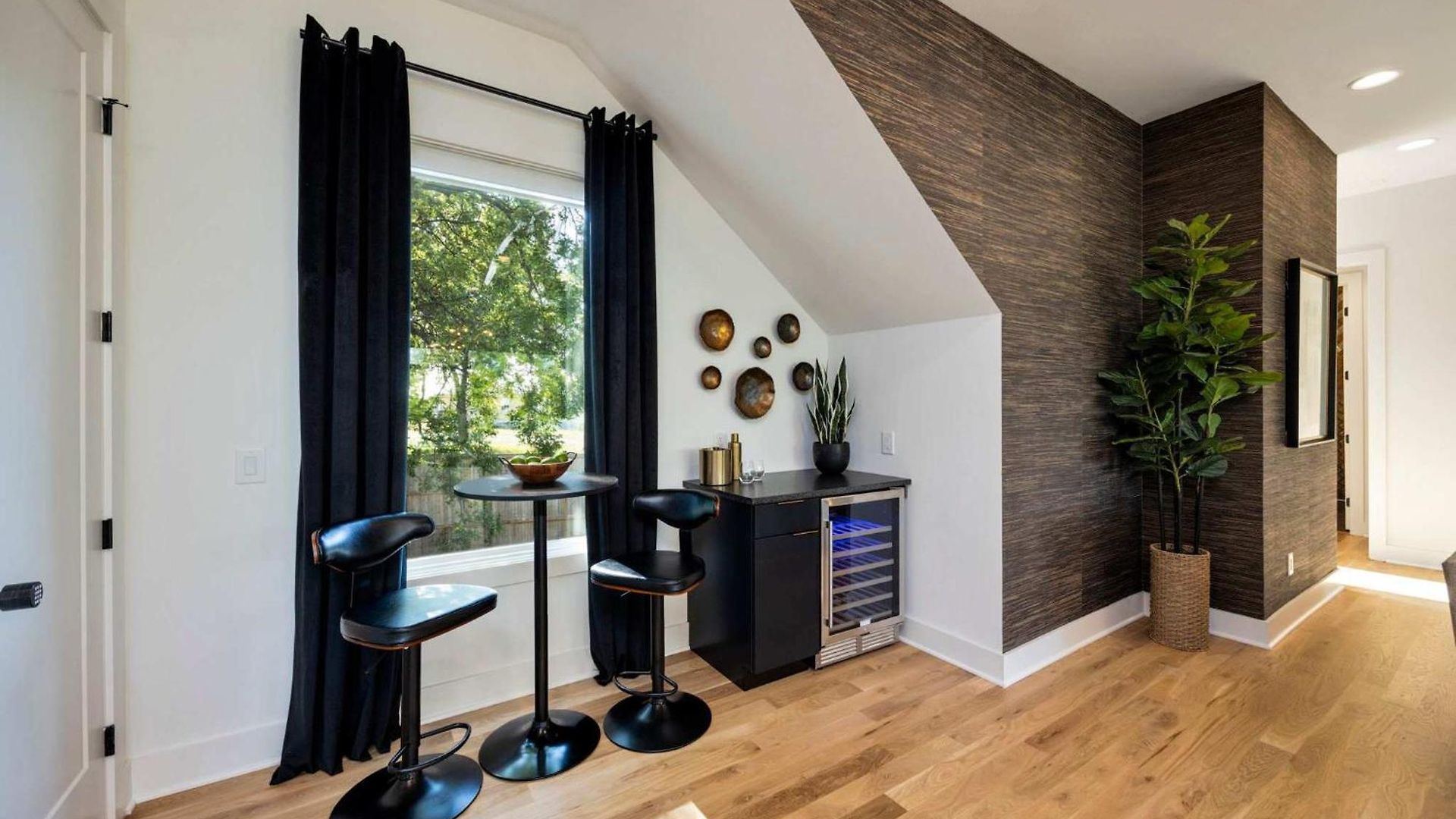 Modern Stunner 5 Min To Dt Hot Tub Rooftop Views *