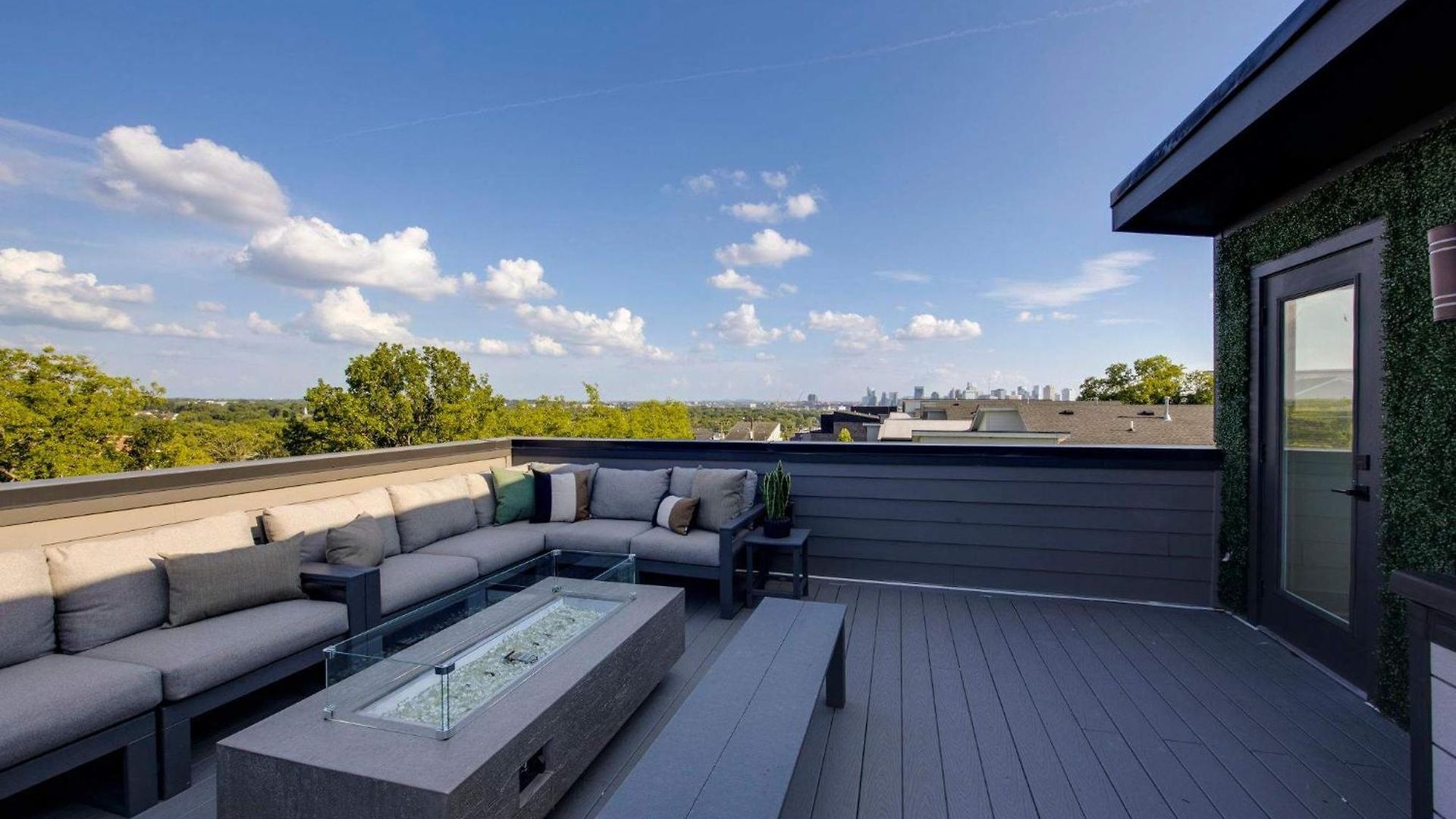 Modern Stunner 5 Min To Dt Hot Tub Rooftop Views Holiday home Nashville
