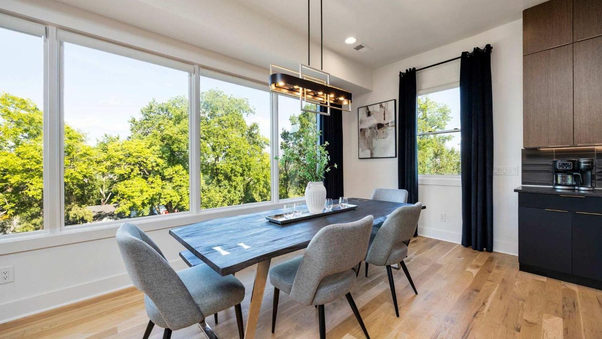 Modern Stunner 5 Min To Dt Hot Tub Rooftop Views Holiday home Nashville