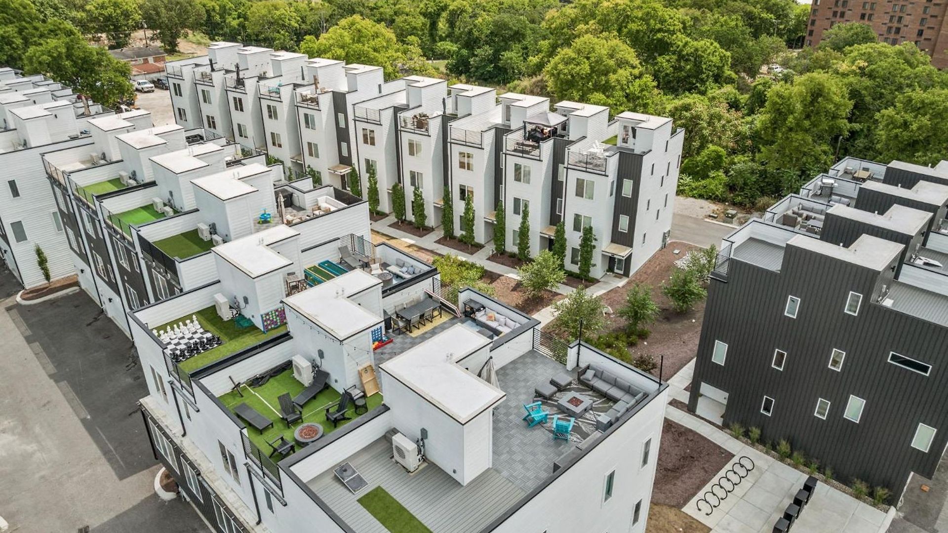 Holiday home Townhouse With Rooftop & Modern Comfort