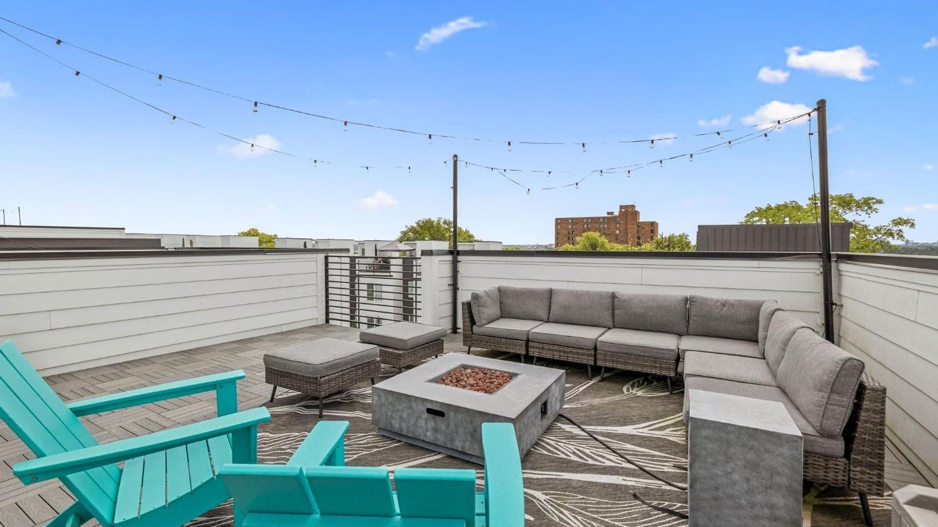 Townhouse With Rooftop & Modern Comfort Holiday home *
