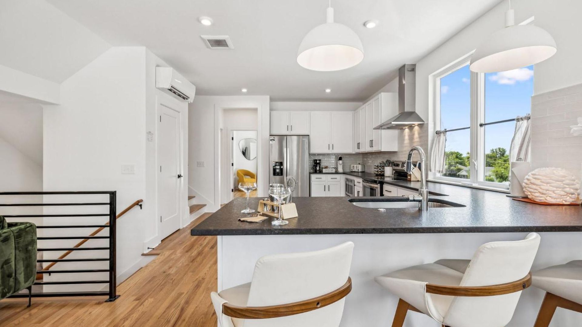 Townhouse With Rooftop & Modern Comfort
