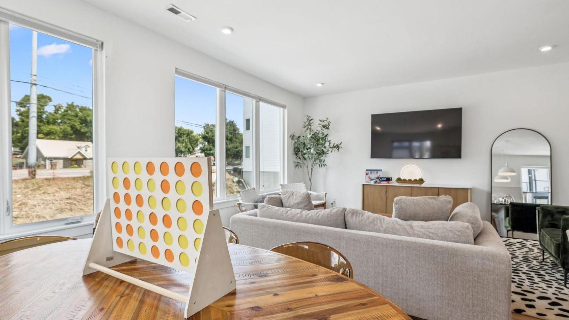 Townhouse With Rooftop & Modern Comfort Holiday home