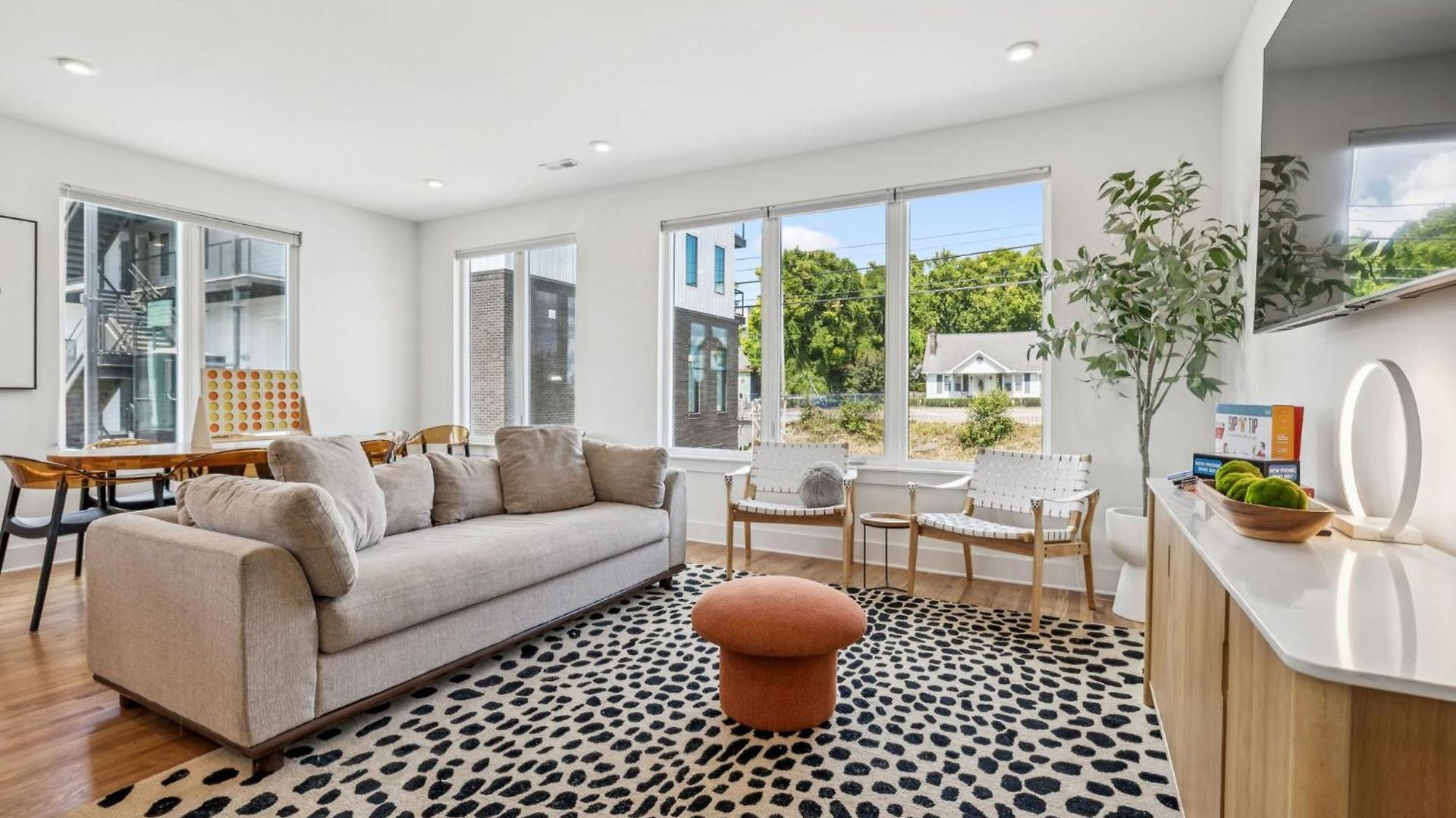 Townhouse With Rooftop & Modern Comfort