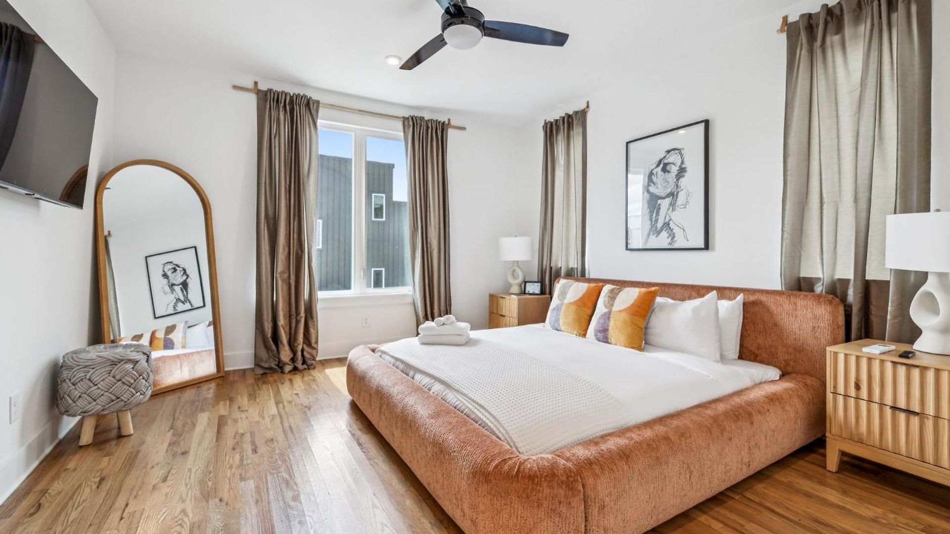 Townhouse With Rooftop & Modern Comfort Holiday home