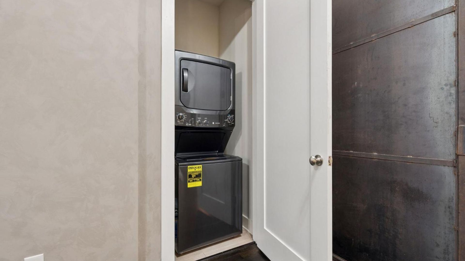 Neon Daes Amazing 1 Bedroom Near Vandy And Broadway Holiday home