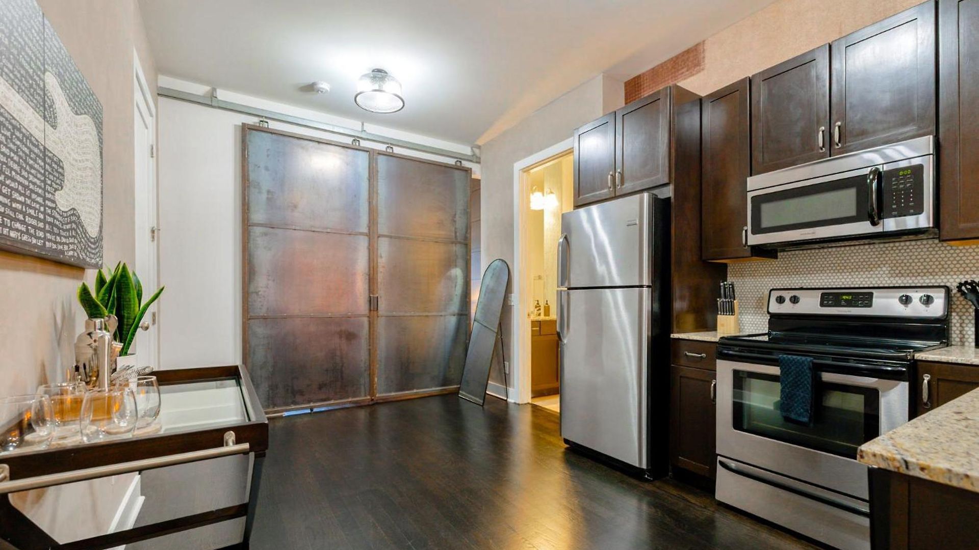 Neon Daes Amazing 1 Bedroom Near Vandy And Broadway *