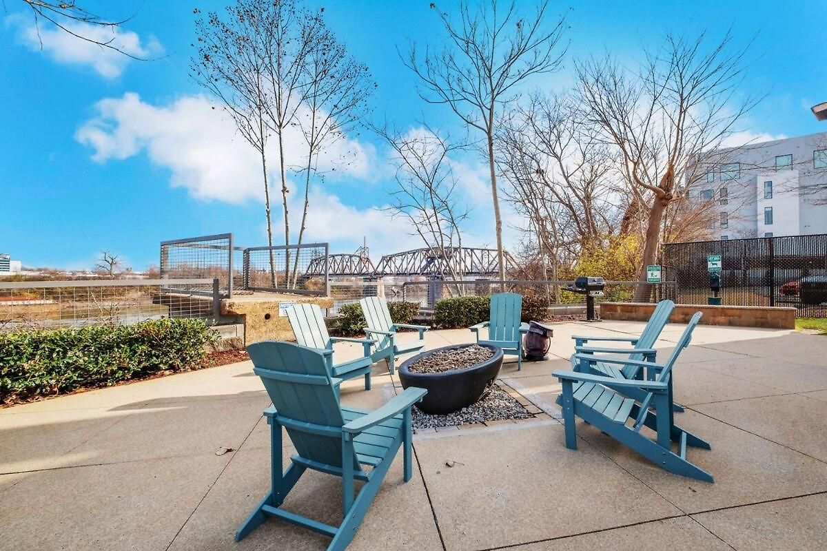 Apartment Downtown River Views Pool Parking Nashville