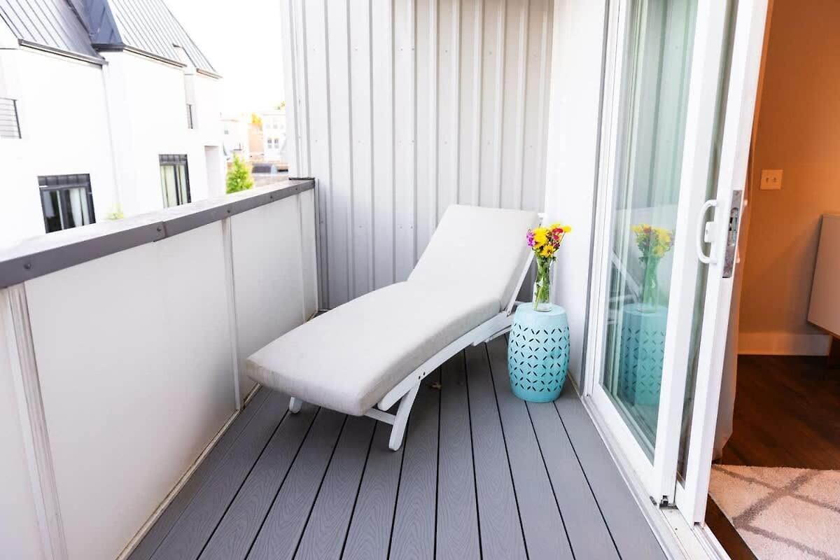 Rooftop Vibes Close To Broadway Nashville