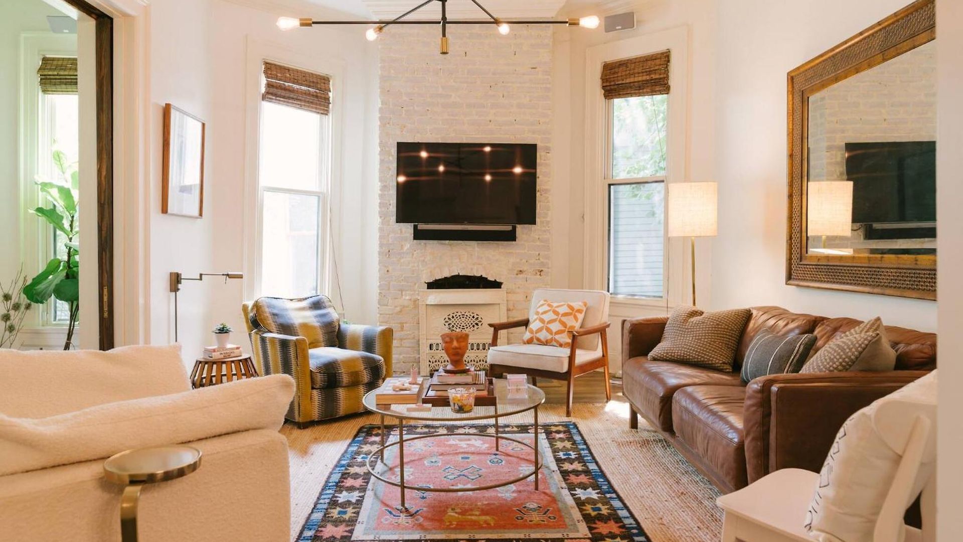 Historic Gem: 4 Bedroom With Pool, Walk To Hotspots Holiday home Nashville