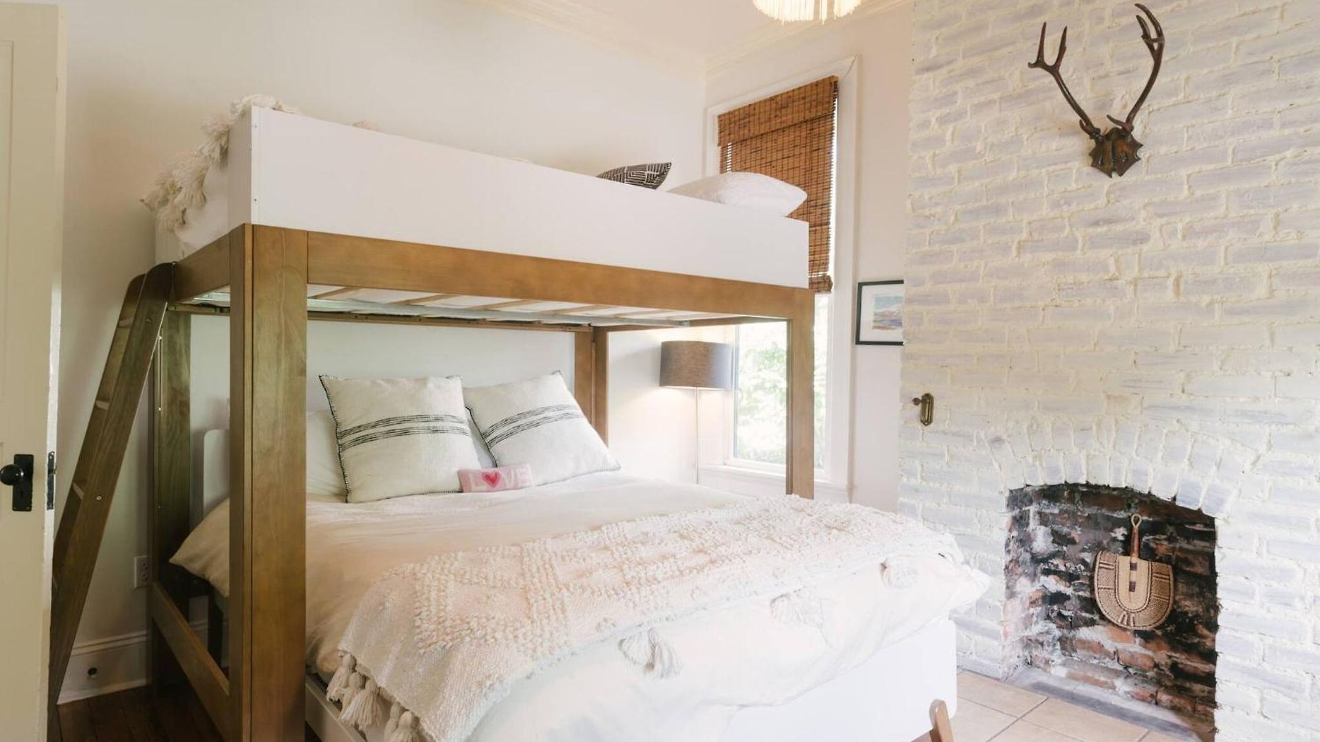 Historic Gem: 4 Bedroom With Pool, Walk To Hotspots Holiday home Nashville