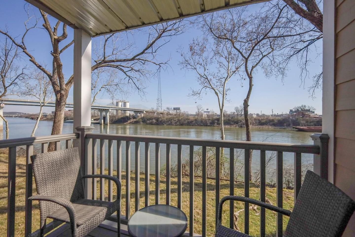 Holiday home Riverfront Retreat-near Broadway, Pool, Park Free Nashville