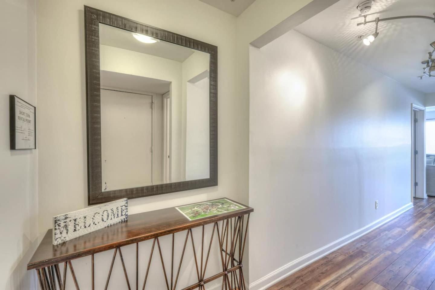 Riverfront Retreat-near Broadway, Pool, Park Free *