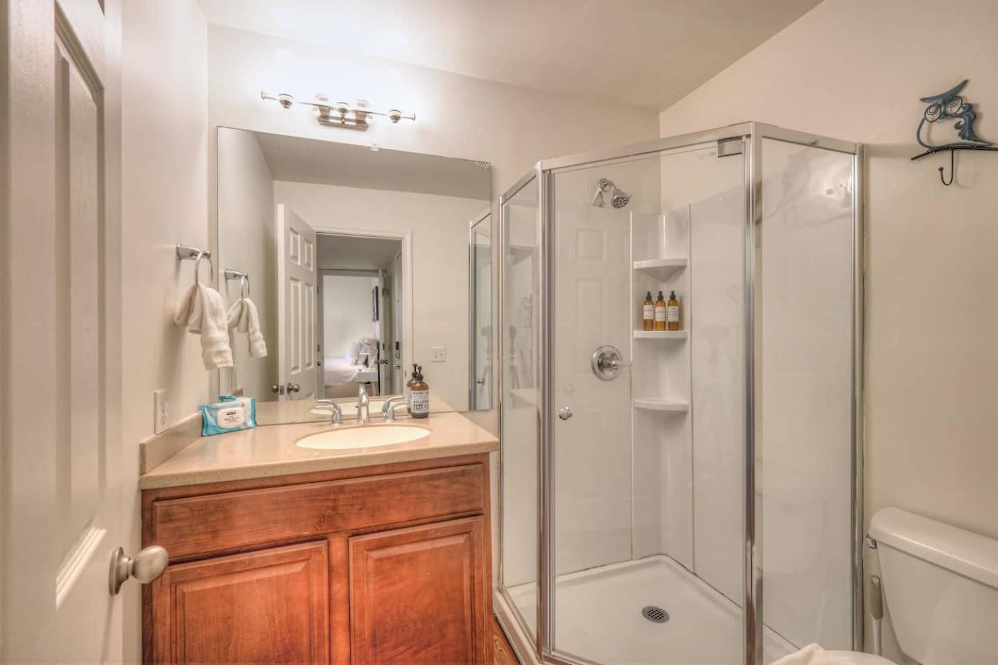 Holiday home Riverfront Retreat-near Broadway, Pool, Park Free Nashville