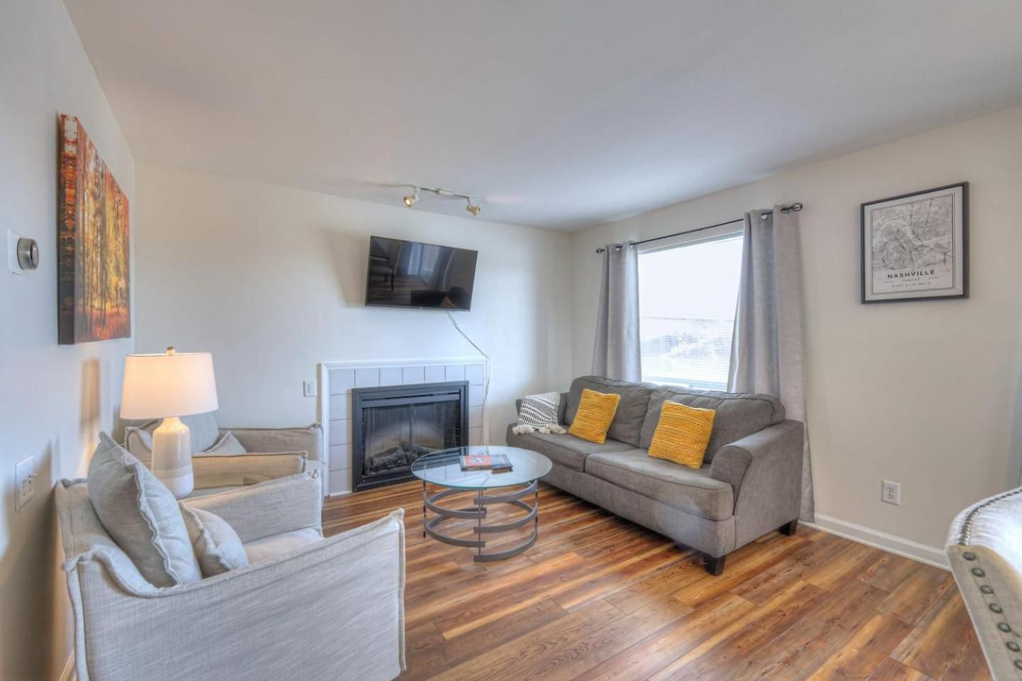 Riverfront Retreat-near Broadway, Pool, Park Free Holiday home *