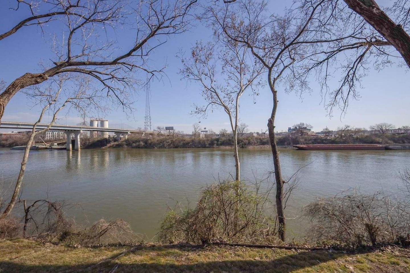 Riverfront Retreat-near Broadway, Pool, Park Free Nashville