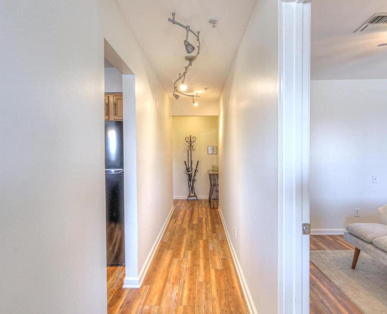Holiday home Riverfront Retreat-near Broadway, Pool, Park Free