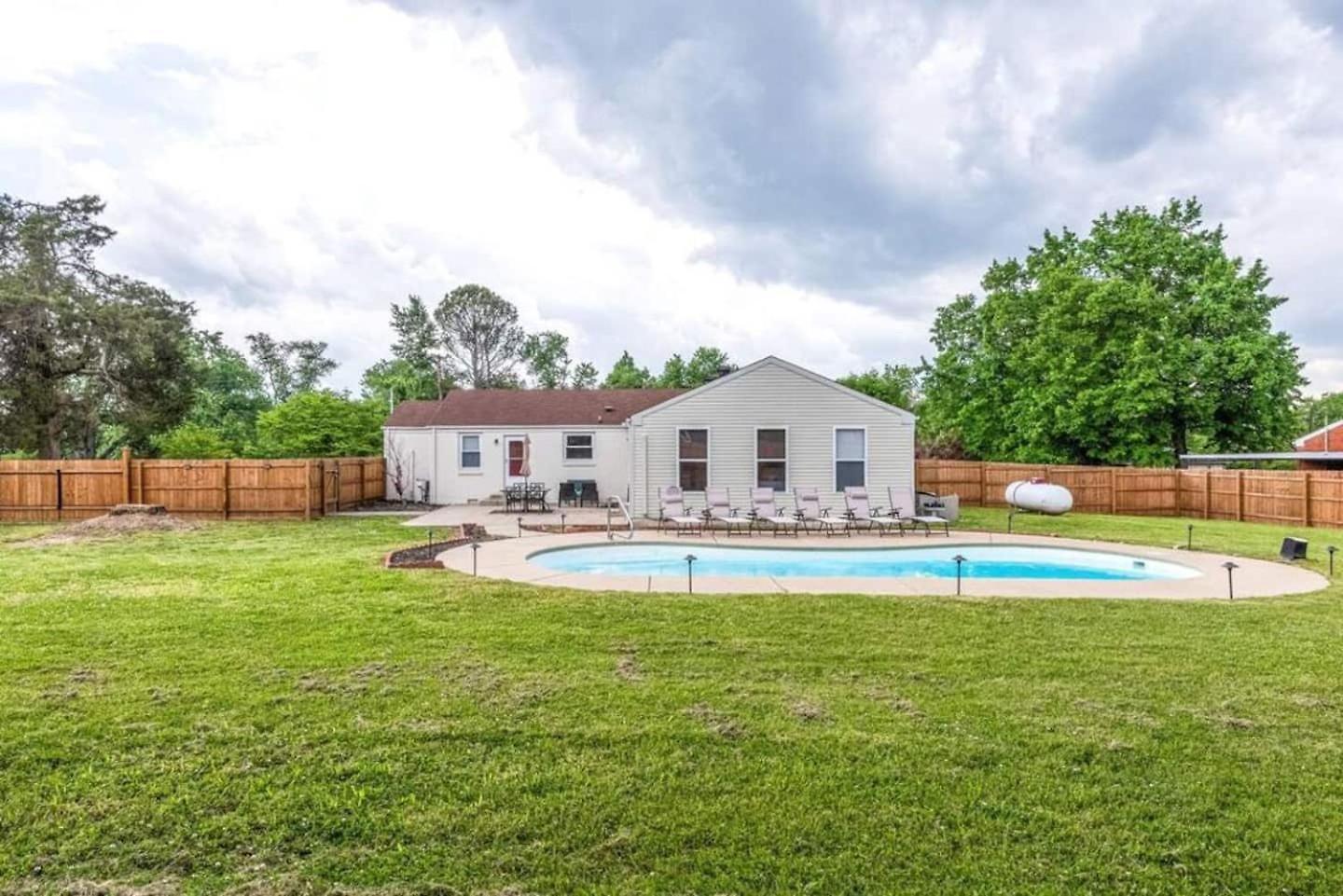 Oasis Of Nashville, With A Pool And Hot Tub ! Holiday home