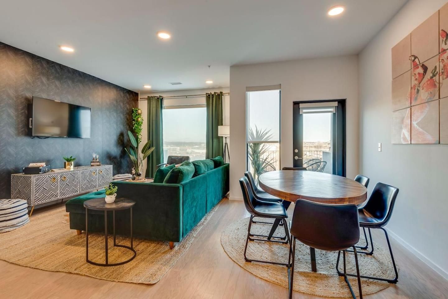 Holiday home Luxury 2-bd, 2-bth Downtown Riverfront, Park Free