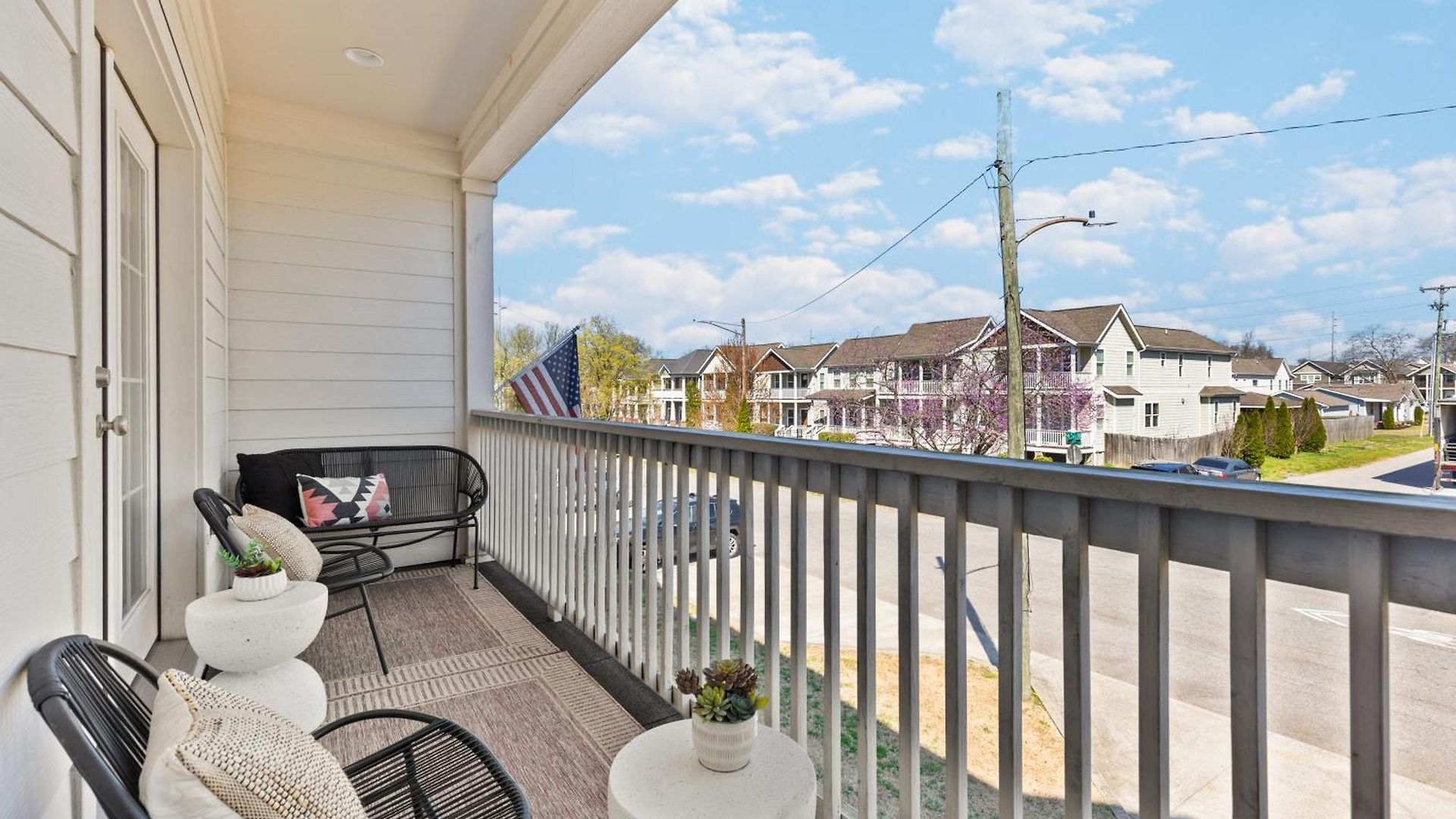 Vibrant In The Nations With Garage Walk To Restaurants And Shops Nashville