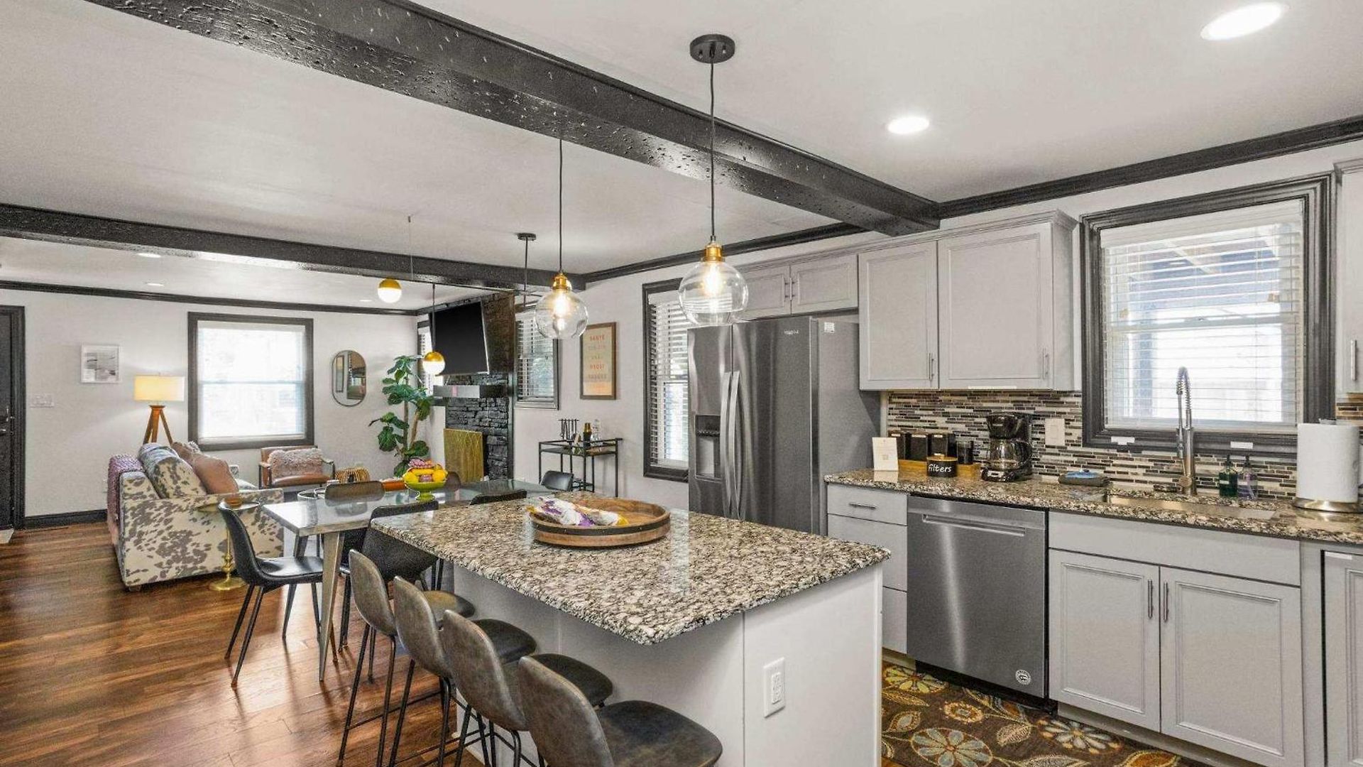 Cozy Close To Opry & Downtown Large Deck Holiday home