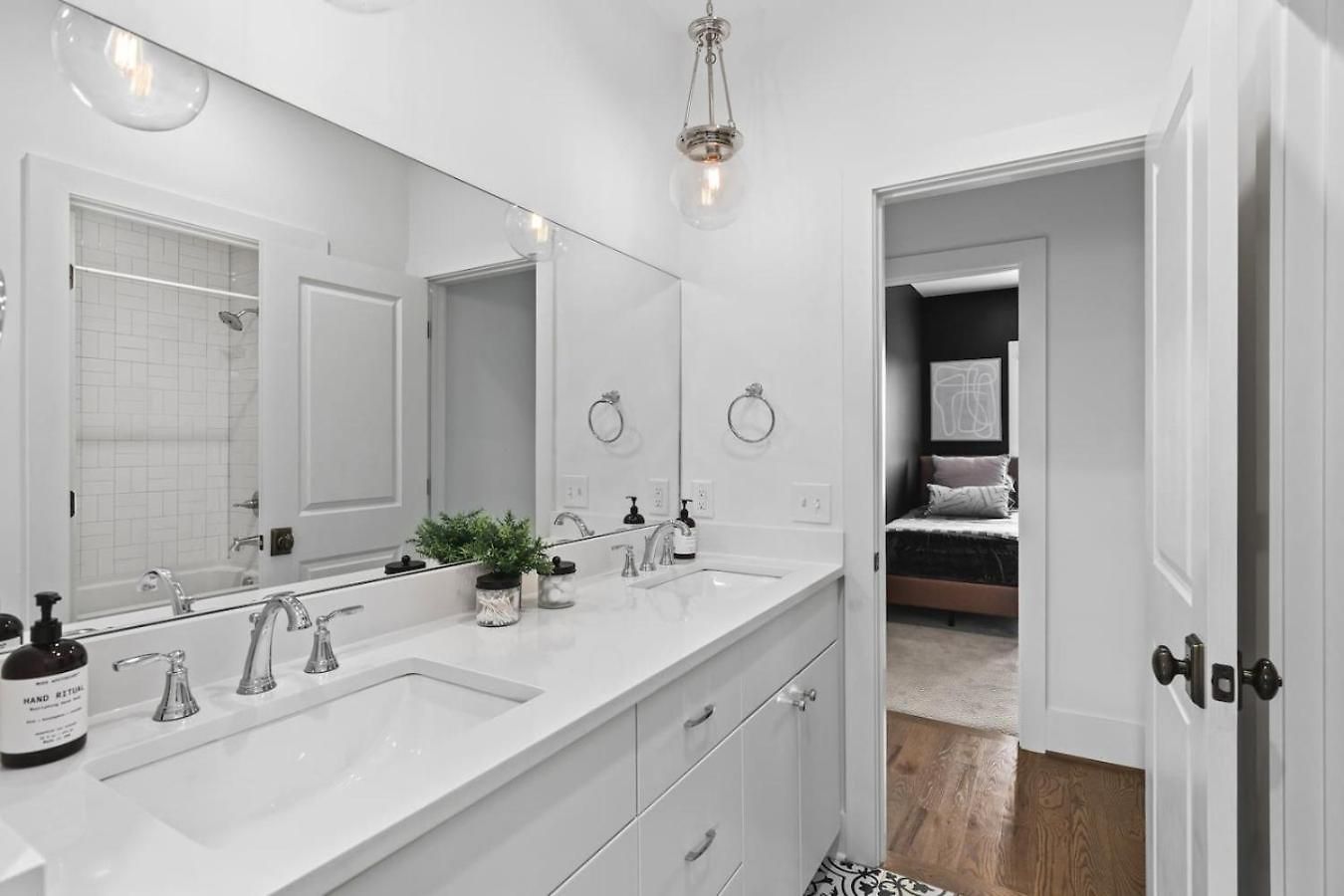 Two Adjacent Homes By 12 South And Belmont That Sleeps 24 * Nashville