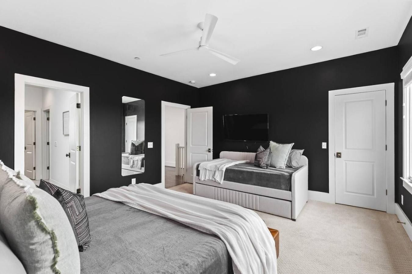 Two Adjacent Homes By 12 South And Belmont That Sleeps 24 *