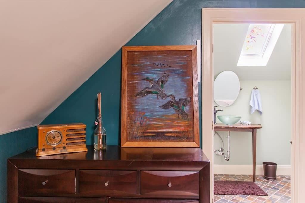 Eclectic Pet Friendly In East *