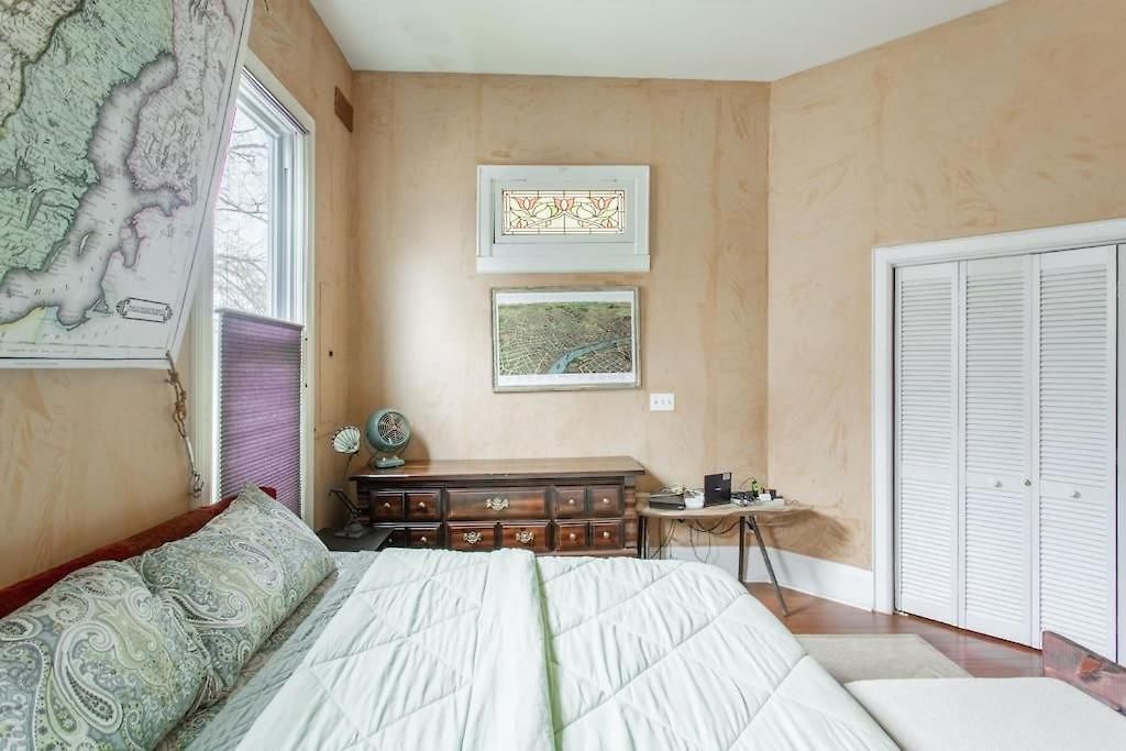 Eclectic Pet Friendly In East *