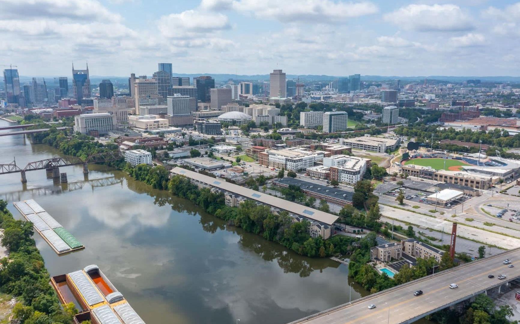 Riverfront Charm - A Scenic Downtown For 6 Holiday home