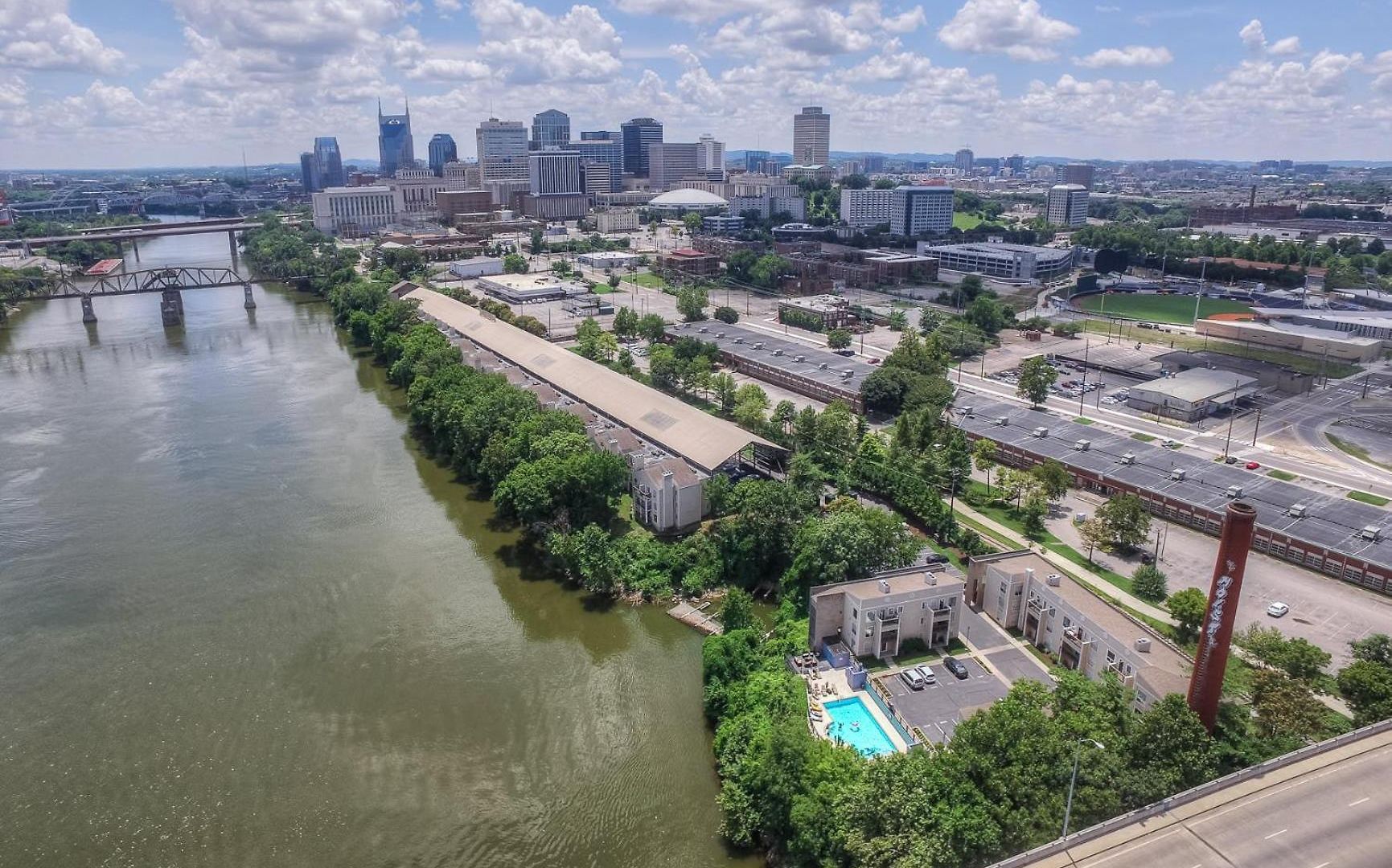 Riverfront Charm - A Scenic Downtown For 6 Holiday home