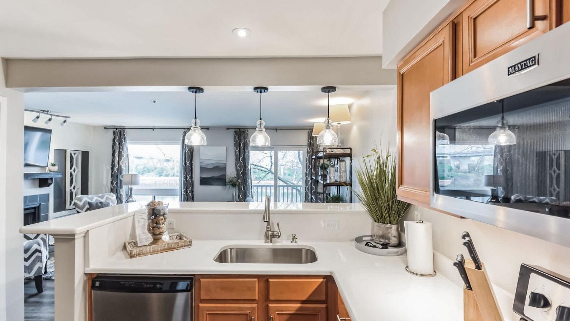 Riverfront Charm - A Scenic Downtown For 6 * Nashville