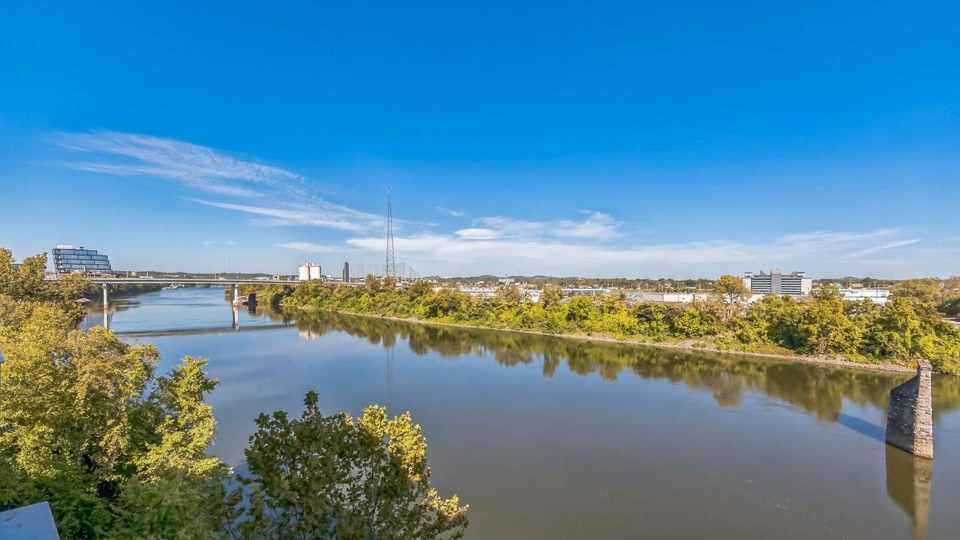 Modern 2 Bdr W River View Balcony Walk To Dt Holiday home Nashville