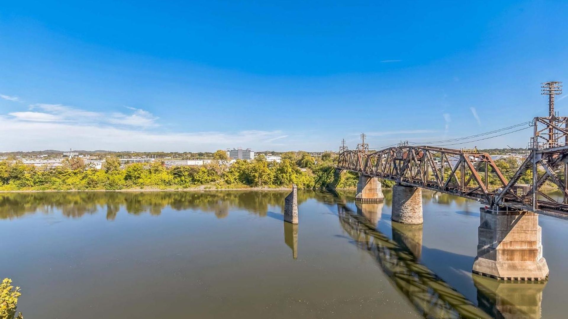 Modern 2 Bdr W River View Balcony Walk To Dt *