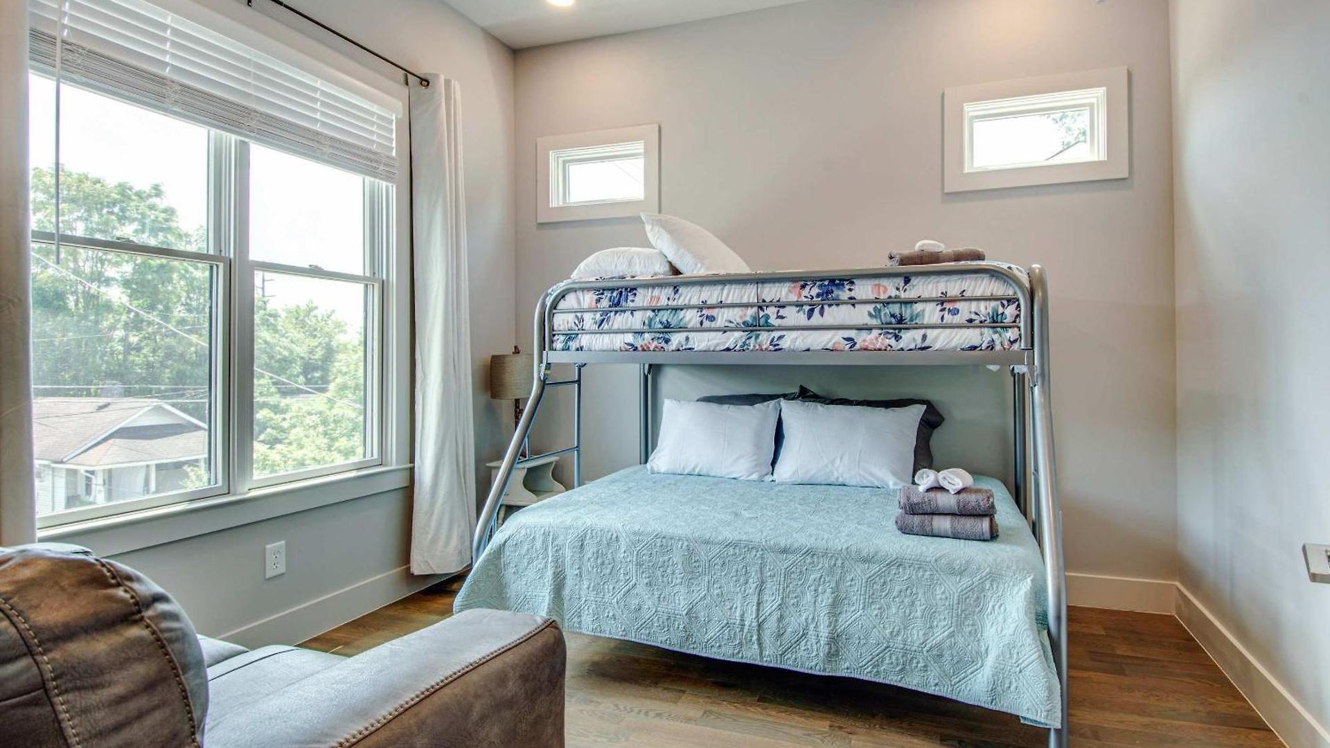 Holiday home Modern Duplex - 1 Mile From Robust Nightlife