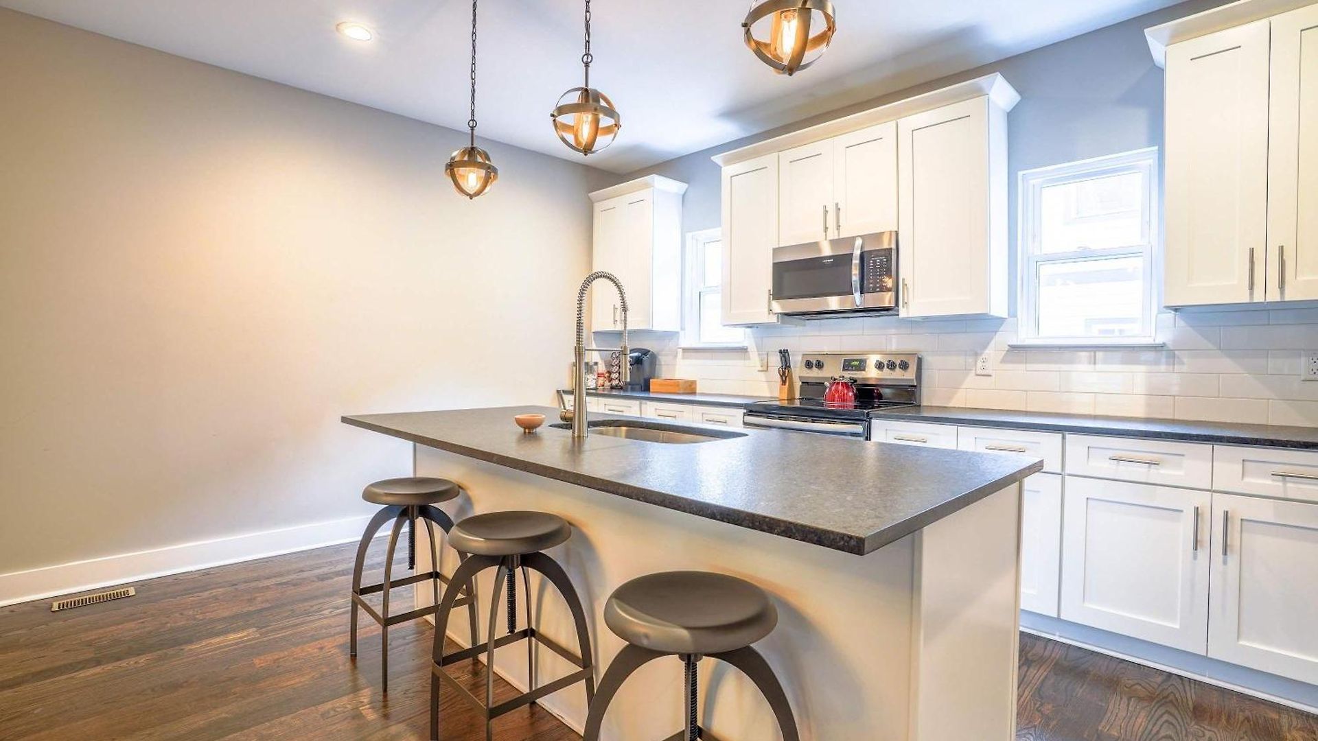 Side By Side Townhomes In East * Nashville