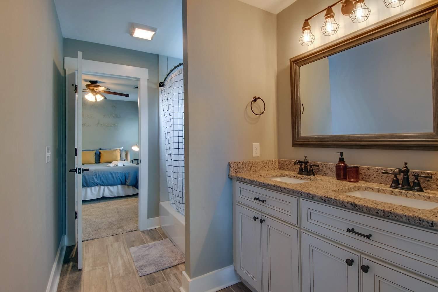 Perfect For Groups - Fenced-in Yard Pet Friendly * Nashville
