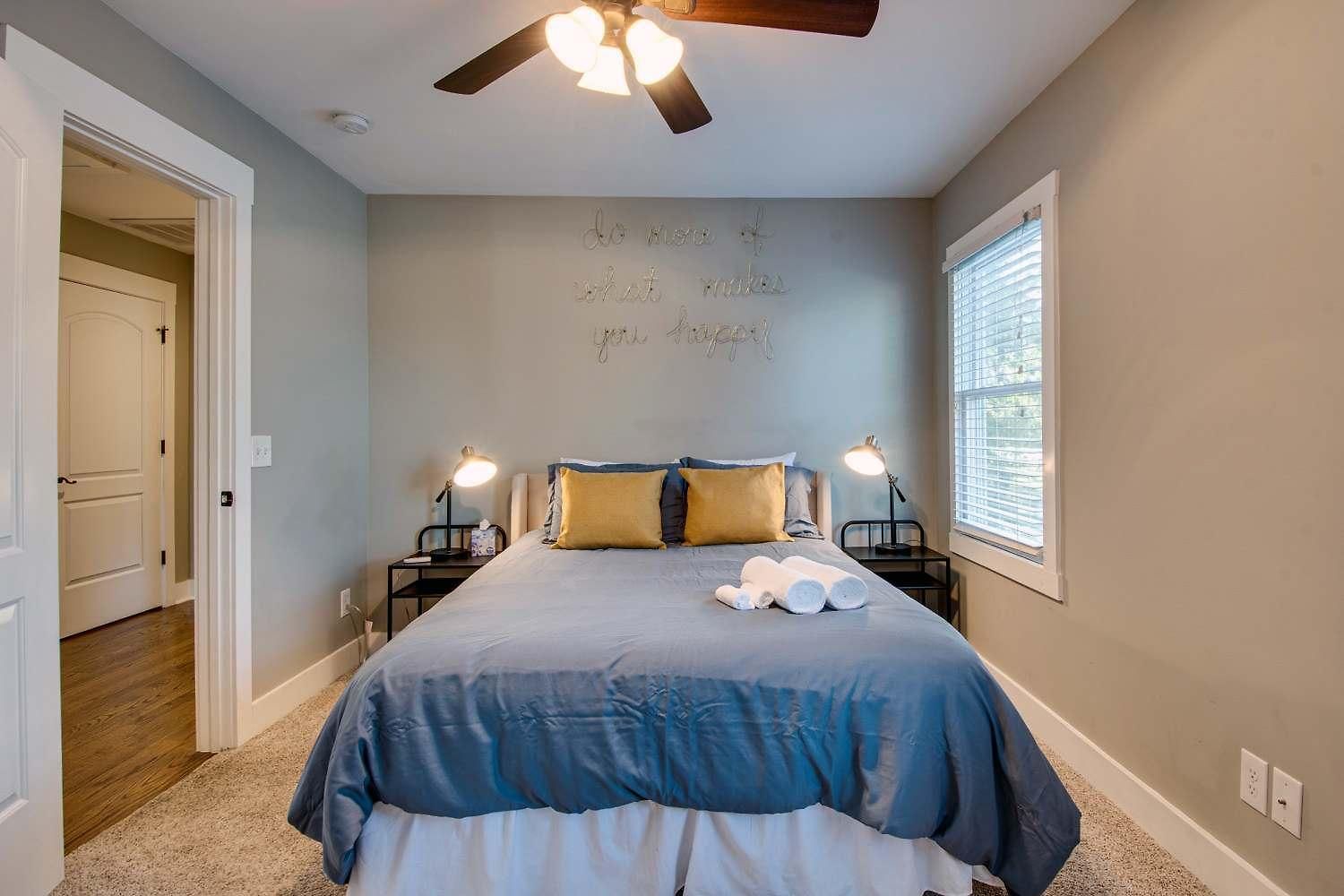 Perfect For Groups - Fenced-in Yard Pet Friendly Holiday home *