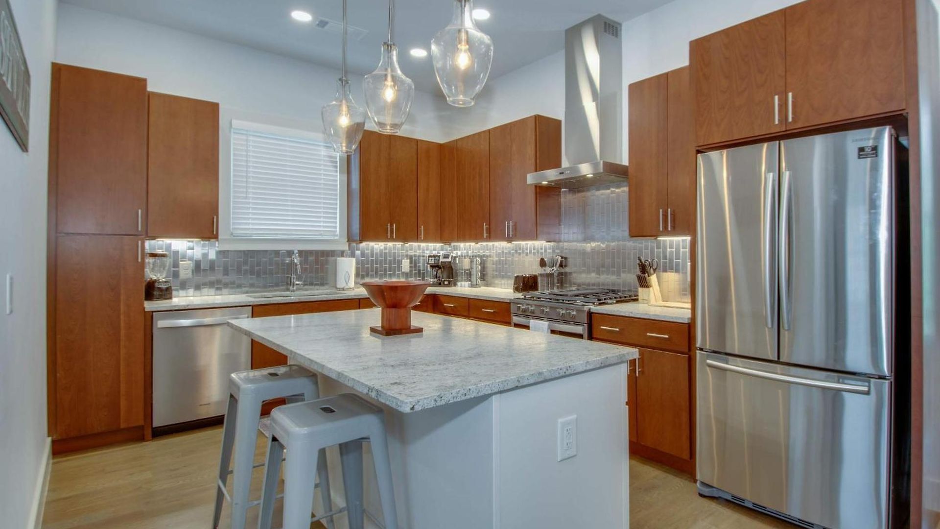 Dual - 1 Mile From Dt Nash & Farmers Market Nashville