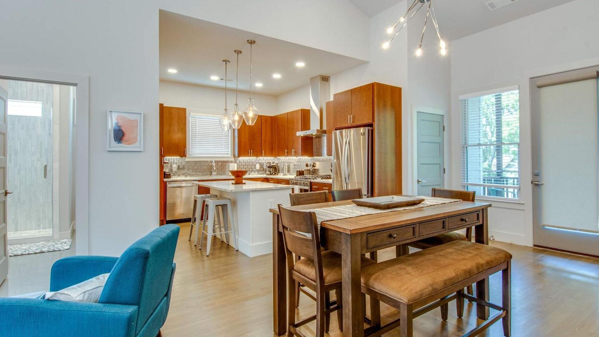 Dual - 1 Mile From Dt Nash & Farmers Market
