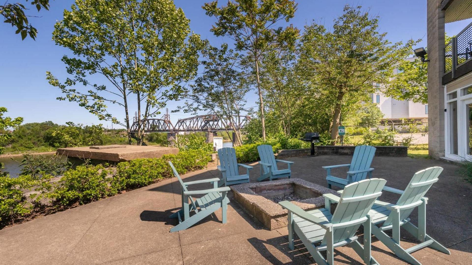 Riverfront In Dt Holiday home