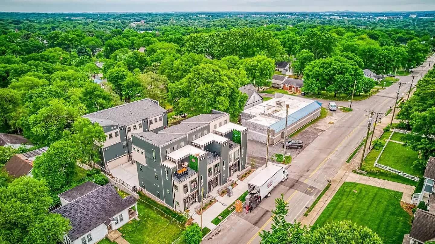 Beautiful Balcony Sleeps 12 4 Miles From Broadway Holiday home Nashville