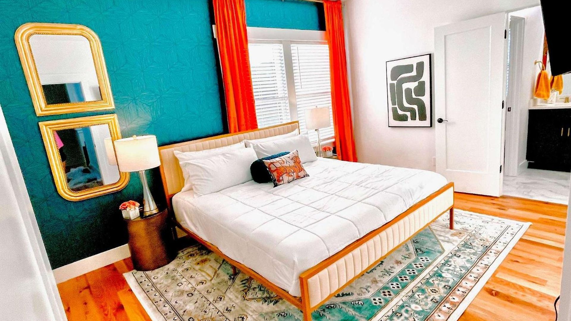 Glamorous 3 Bdr In East - Pet Friendly Holiday home *