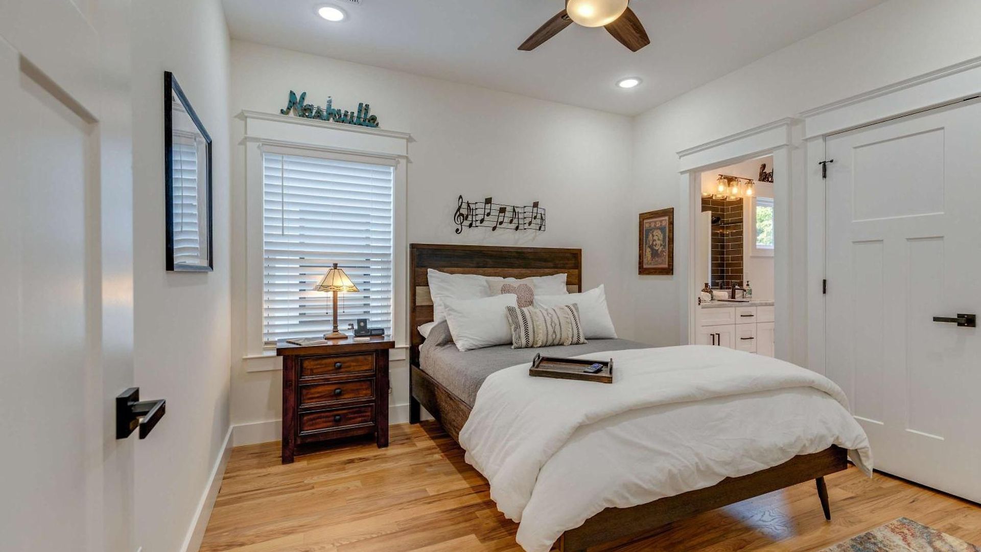 Holiday home Sleek & Convenient East *