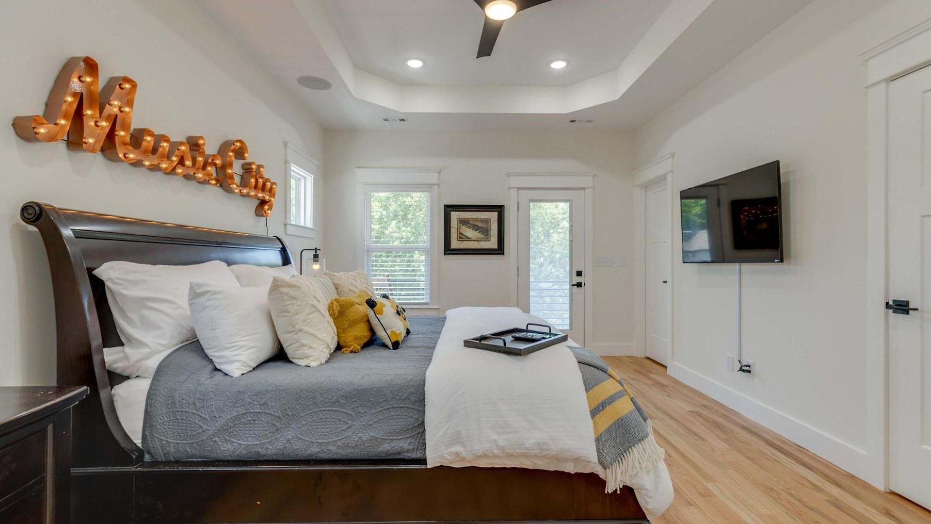 Sleek & Convenient East
