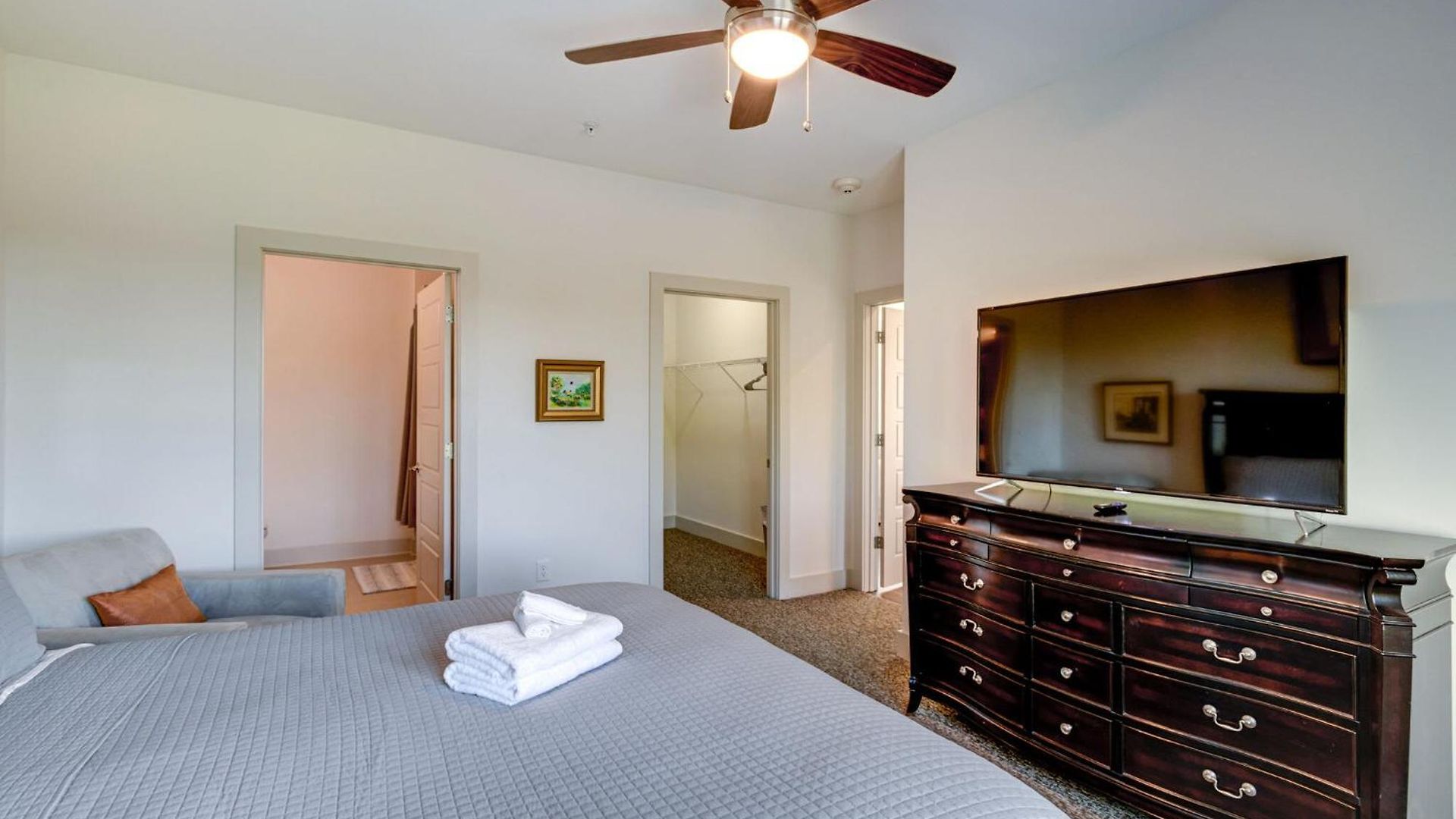 Quiet - Prime Locale Within Mins To Dt