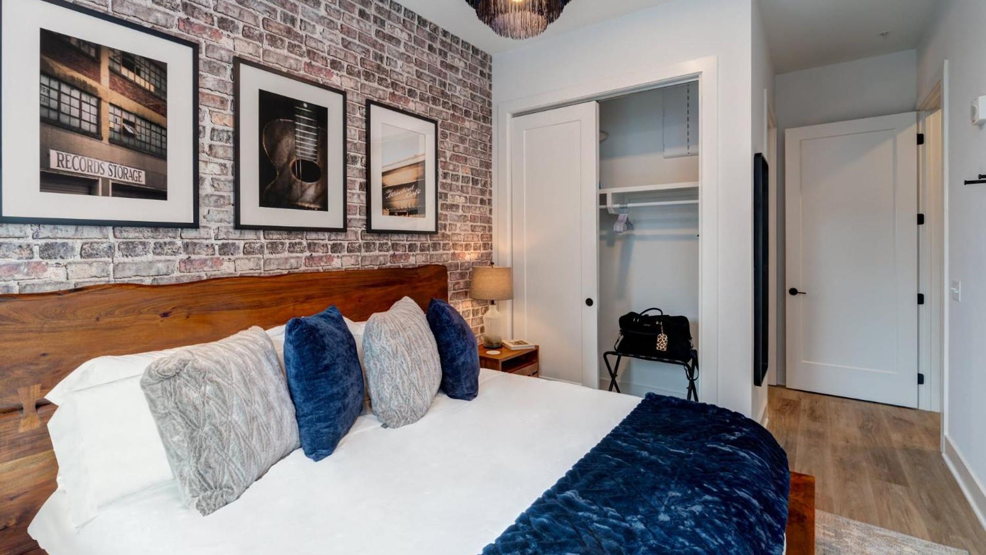 Holiday home Trendy Close To Nissan Stadium *