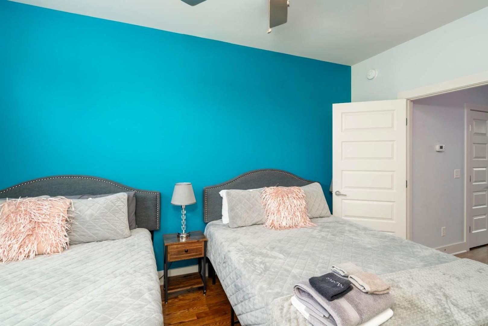 Modern 2 Bdr Townhome Minutes From Downtown Holiday home